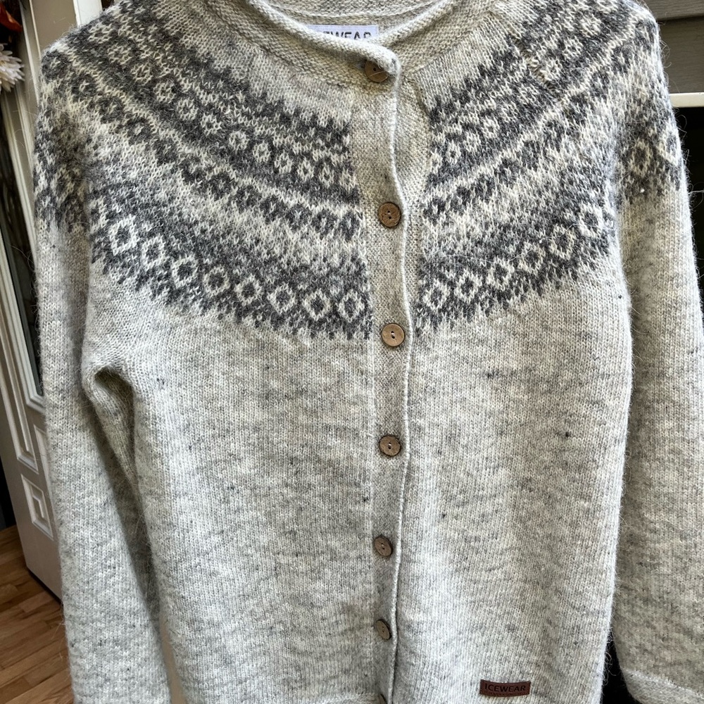 Icelandic Wool Women's Cardigan